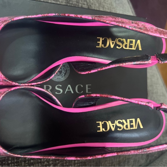 💕SOLD💕 Versace Médusa Insignia Patent Leather Slingback - Picture 11 of 13